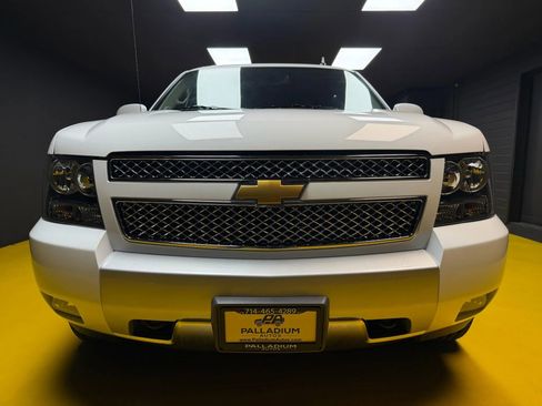 Used 2011 Chevrolet Avalanche LT w/ Suspension Package, Off-Road AWD/4WD image 2