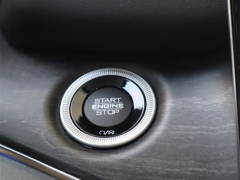 Used 2023 Jeep Grand Cherokee Overland w/ Luxury Tech Group IV image 17