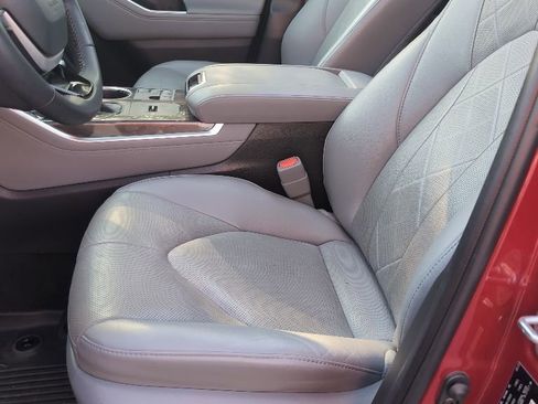 Used 2023 Toyota Highlander Platinum FWD image 10