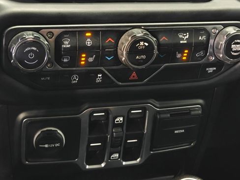 Used 2021 Jeep Gladiator Willys image 9