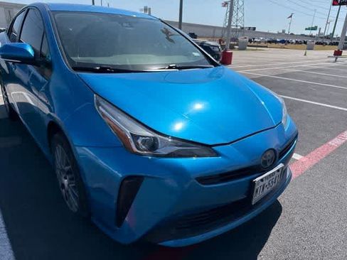Used 2019 Toyota Prius L Eco FWD image 2