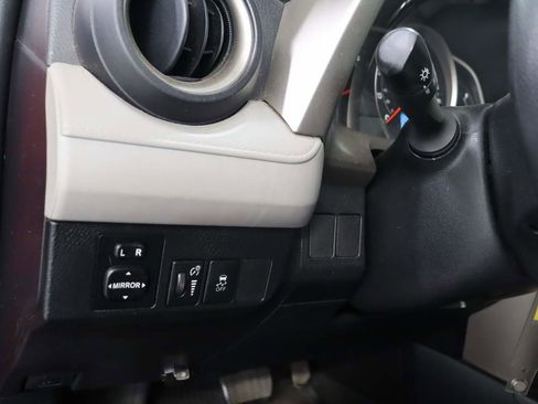 Used 2013 Toyota RAV4 LE FWD image 14