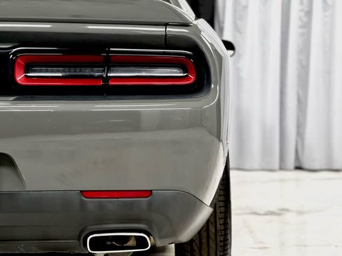 Used 2019 Dodge Challenger SXT image 35