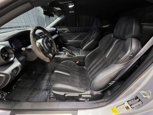 Used 2024 Toyota GR86 Premium RWD image 15