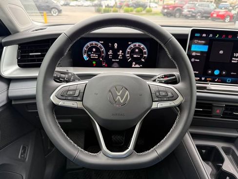 New 2026 Volkswagen Tiguan SE AWD/4WD image 25