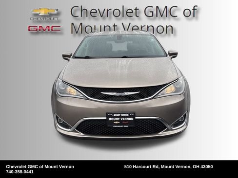 Used 2017 Chrysler Pacifica Touring-L image 8