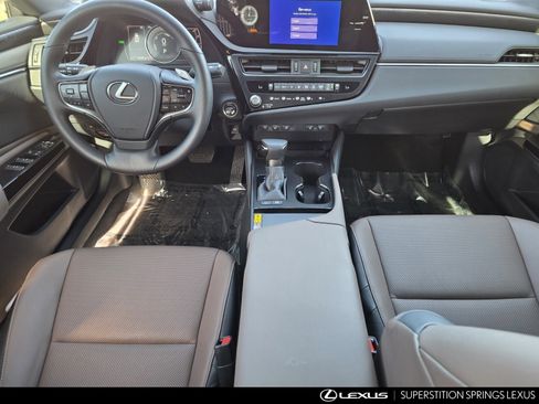 Certified 2025 Lexus ES 300h w/ Premium Package image 29