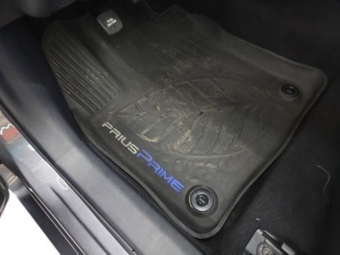 Used 2017 Toyota Prius Prime Premium FWD image 31