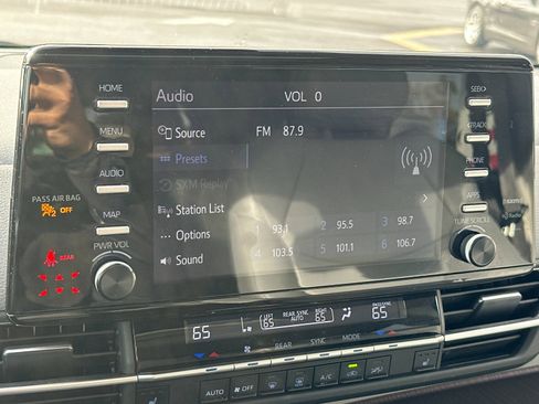 Used 2023 Toyota Sienna XLE image 17