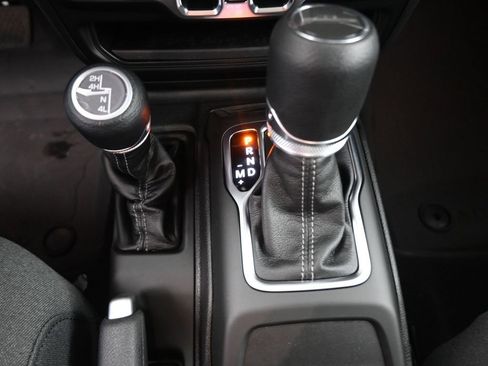 New 2025 Jeep Gladiator Sport AWD/4WD image 3