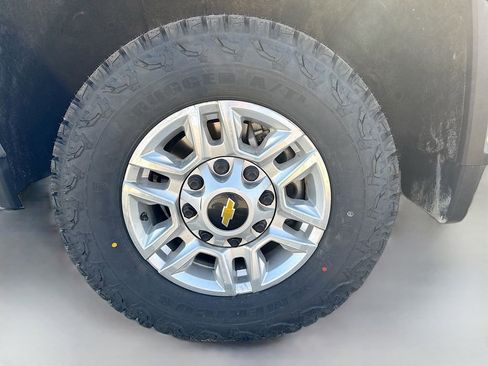 Used 2020 Chevrolet Silverado 2500 LT image 28