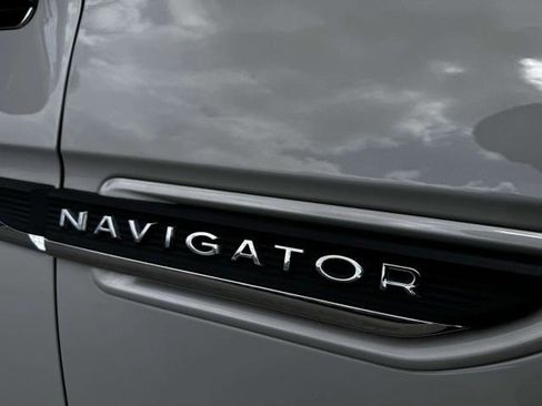 Used 2024 Lincoln Navigator L Reserve AWD/4WD image 10