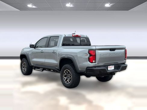 Used 2025 Chevrolet Colorado ZR2 w/ Technology Package AWD/4WD image 3