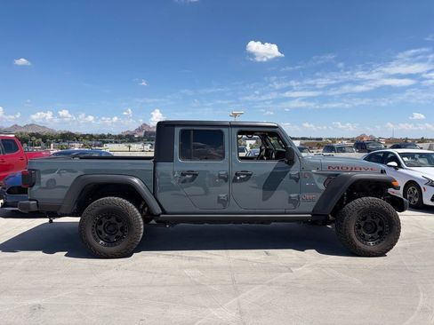 Used 2025 Jeep Gladiator Mojave w/ Convenience Group AWD/4WD image 3