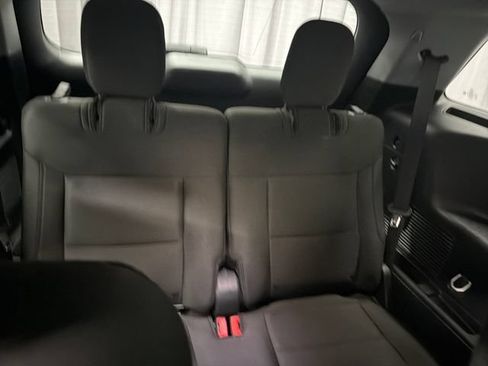 Used 2023 Ford Explorer XLT AWD/4WD image 17