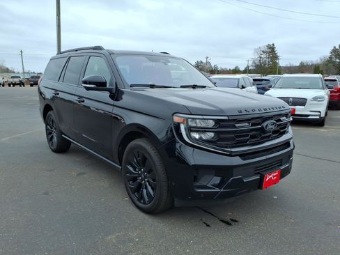 Used 2025 Ford Expedition Platinum w/ Stealth Appearance Package AWD/4WD image 8