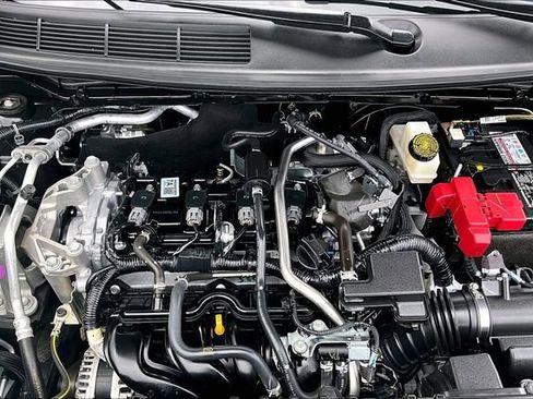 Certified 2025 Nissan Kicks SR FWD image 28