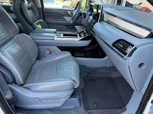 Used 2020 Lincoln Navigator Black Label w/ Cargo Convenience Package AWD/4WD image 18