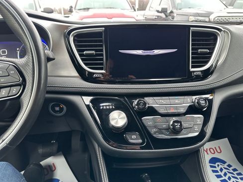 Used 2021 Chrysler Pacifica Limited w/ S Appearance Package image 22