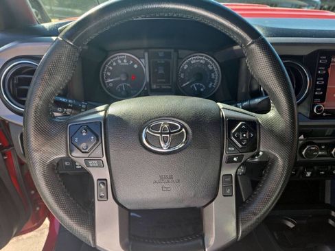 Used 2022 Toyota Tacoma TRD Sport w/ Technology Package image 16