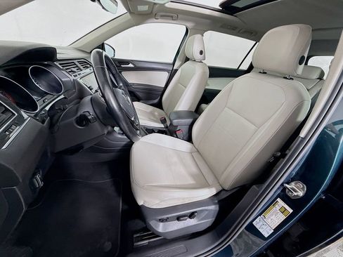 Used 2019 Volkswagen Tiguan SE w/ Panoramic Sunroof Package FWD image 20