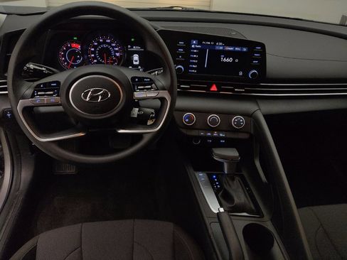 Used 2023 Hyundai Elantra SE image 22