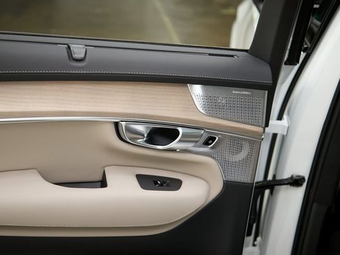 New 2026 Volvo XC90 B6 Ultra w/ Lounge Package image 18