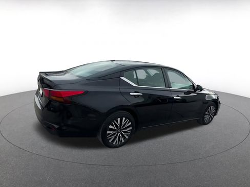 Used 2025 Nissan Altima 2.5 SV image 15