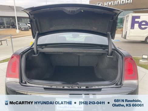 Used 2022 Chrysler 300 Touring L w/ Comfort Group RWD image 23