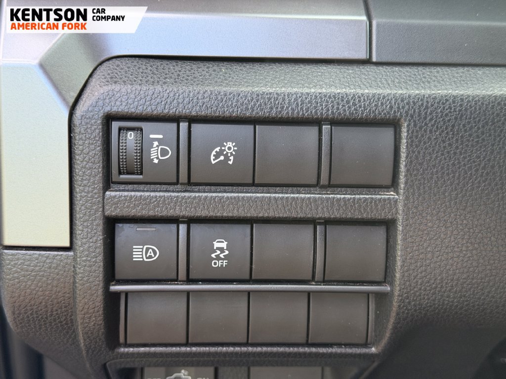 Used 2025 Toyota Tacoma SR5 AWD/4WD image 18