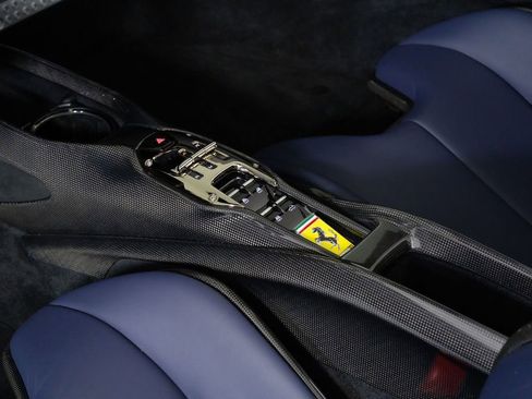 Used 2022 Ferrari SF90 Spider image 38