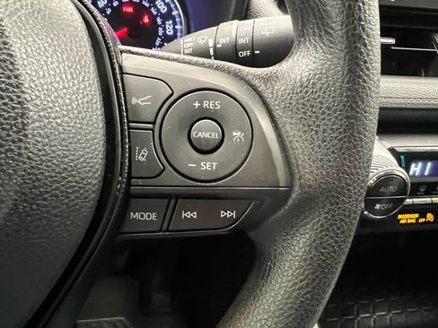 Used 2020 Toyota RAV4 XLE w/ Convenience Package image 24