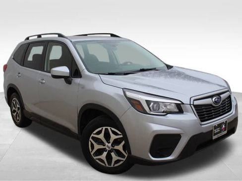 Used 2020 Subaru Forester Premium image 3