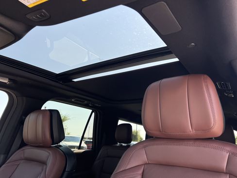 New 2025 Lincoln Navigator L Reserve image 24