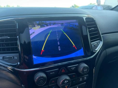 Used 2019 Jeep Grand Cherokee Altitude AWD/4WD image 39