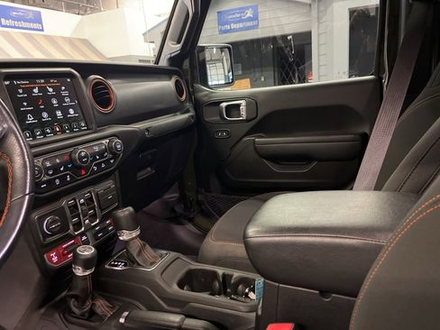 Used 2023 Jeep Gladiator Mojave image 14