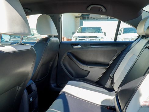 Used 2015 Volkswagen Jetta SE image 21