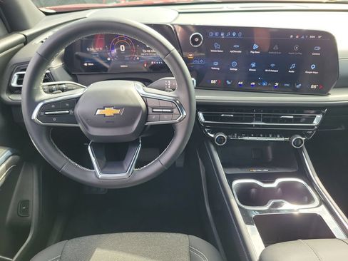 Used 2026 Chevrolet Traverse LT FWD image 4