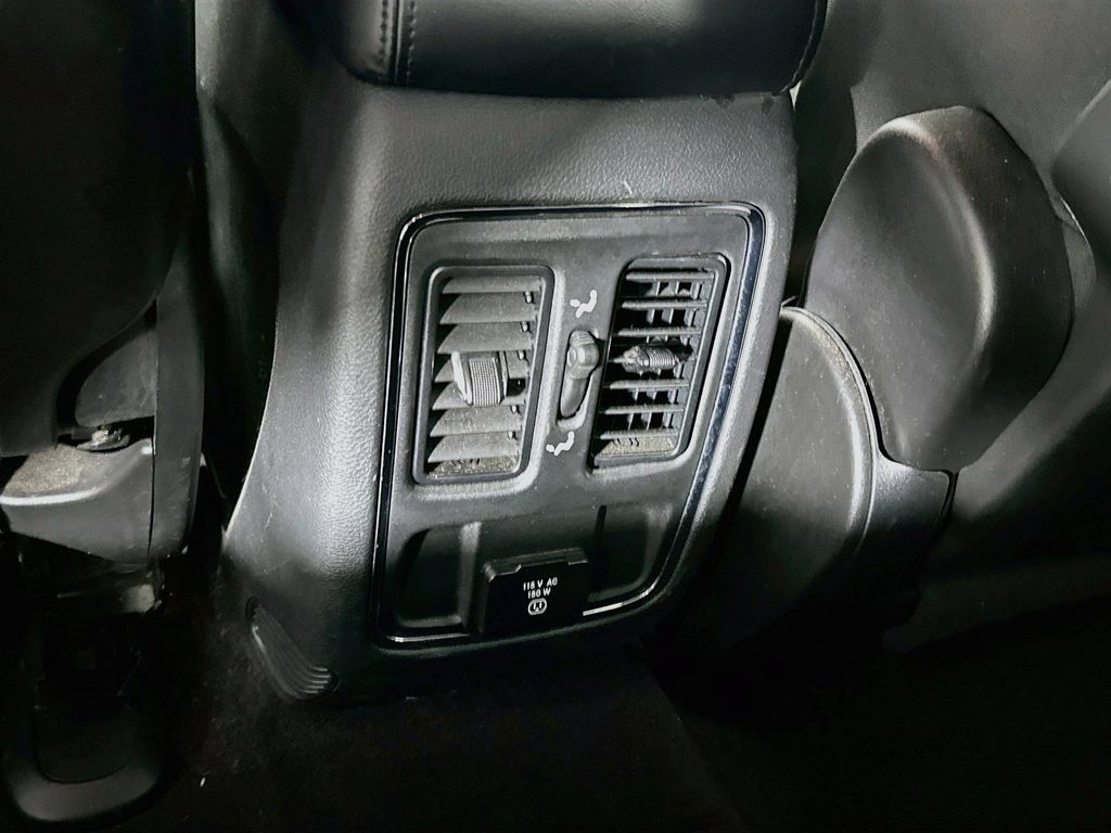 Used 2019 Jeep Grand Cherokee Laredo w/ Security & Convenience Group AWD/4WD image 32