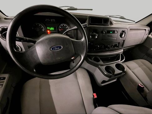 Used 2014 Ford E-250 and Econoline 250 w/ Power Group image 15