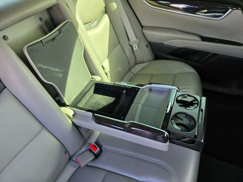 Used 2016 Cadillac XTS Luxury image 12