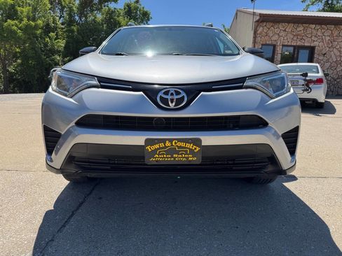 Used 2016 Toyota RAV4 LE FWD image 2