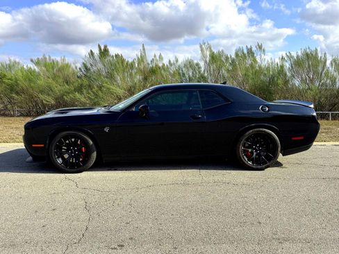 Used 2015 Dodge Challenger SRT Hellcat image 10