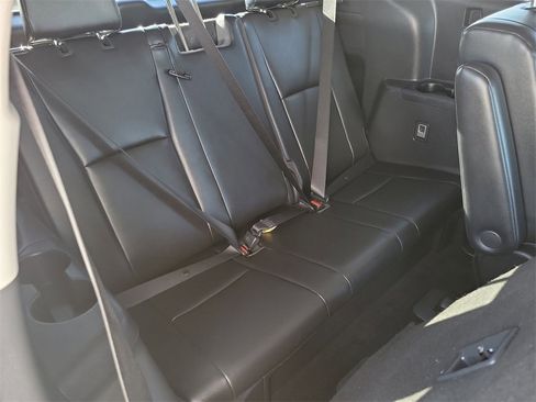 Used 2022 Toyota Highlander XLE image 22