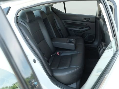 Used 2023 Nissan Altima 2.0 SR FWD image 32