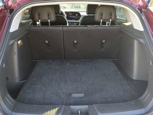 Used 2025 Chevrolet Trax LT w/ LT Convenience Package image 13