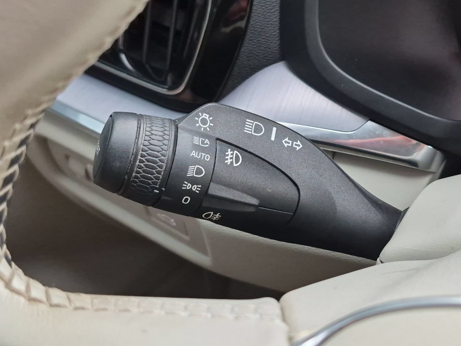 Used 2019 Volvo S60 T6 Momentum w/ Premium Package AWD/4WD image 21