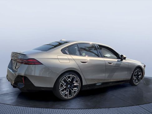 Used 2025 BMW i5 eDrive40i w/ M Sport Package RWD image 6