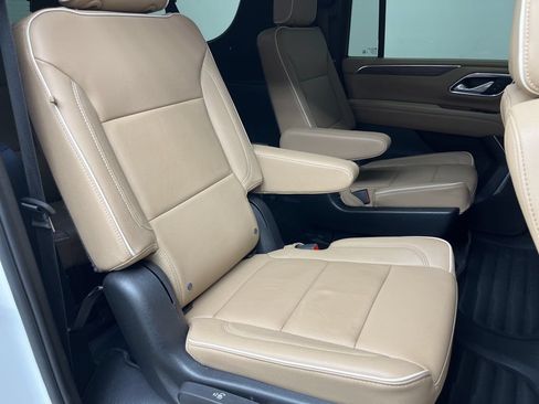 Used 2024 Chevrolet Suburban Premier RWD image 21