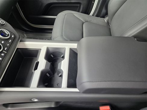 New 2026 Land Rover Defender 110 X-Dynamic SE image 14